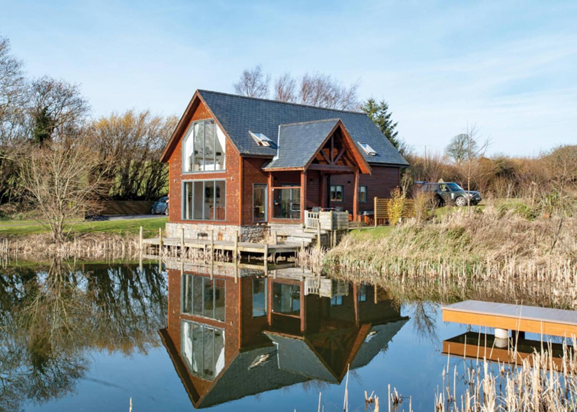 Anglesey Lakeside Lodges Menai Bridge Exterior photo