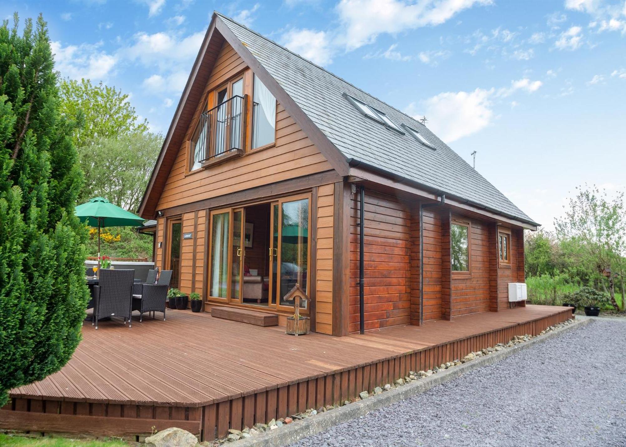 Anglesey Lakeside Lodges Menai Bridge Exterior photo