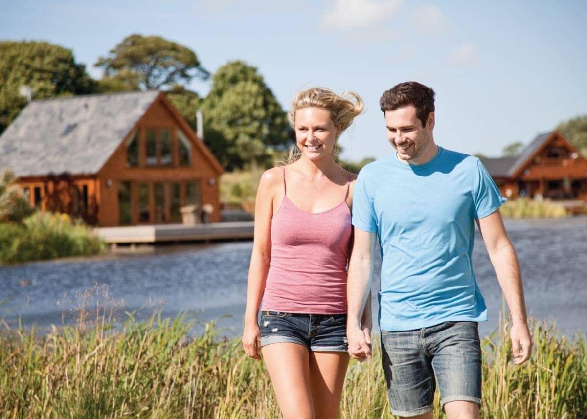 Anglesey Lakeside Lodges Menai Bridge Exterior photo