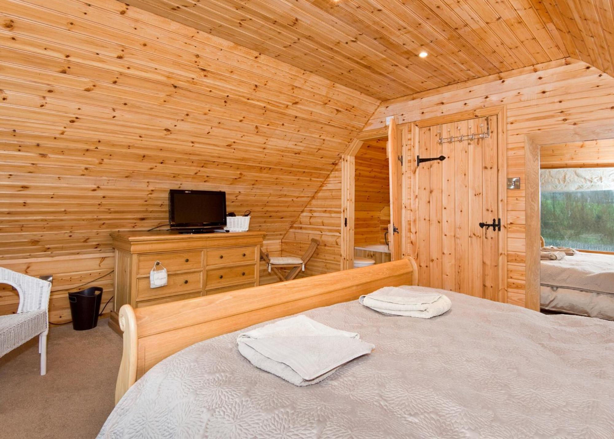 Anglesey Lakeside Lodges Menai Bridge Room photo