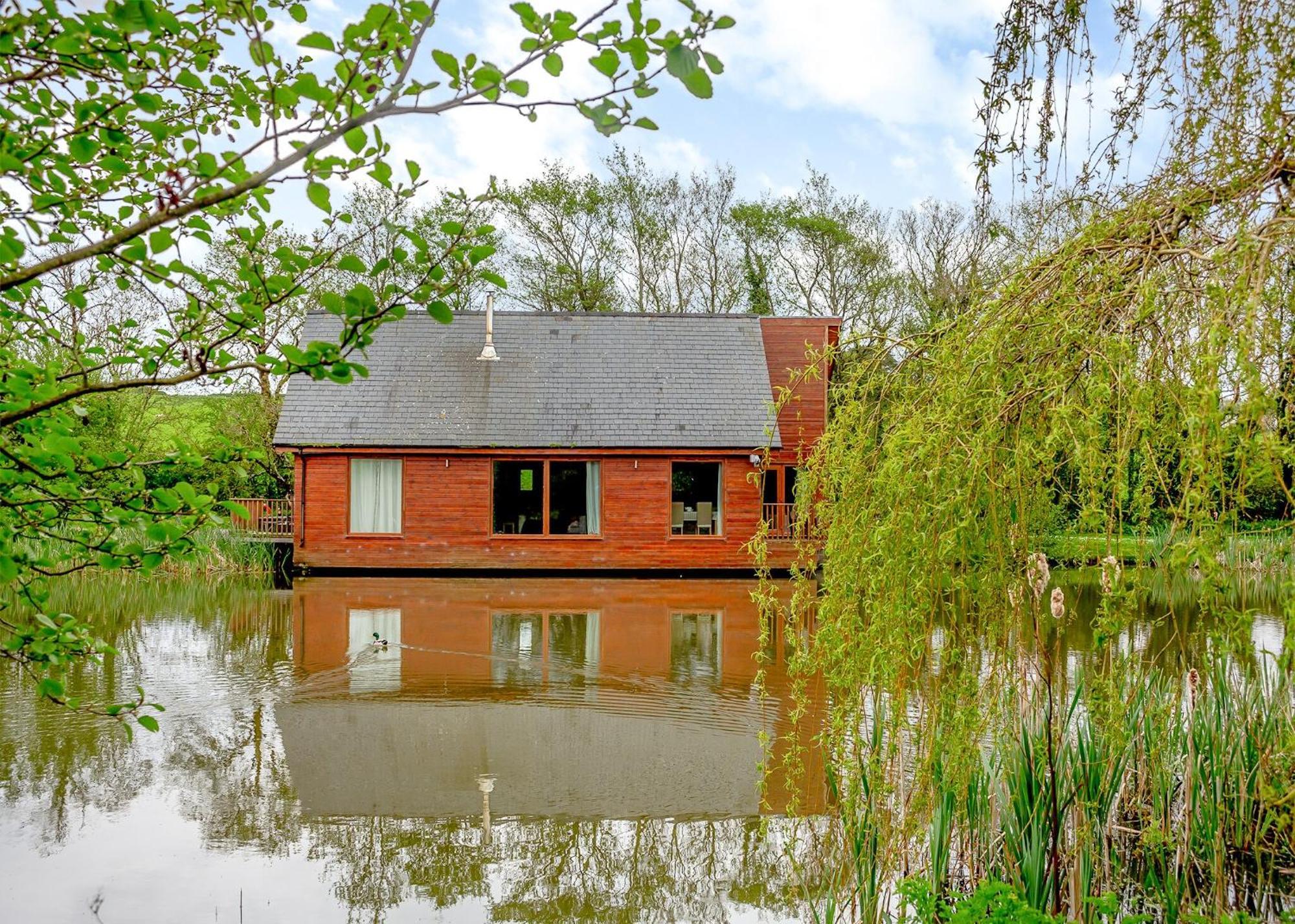 Anglesey Lakeside Lodges Menai Bridge Room photo