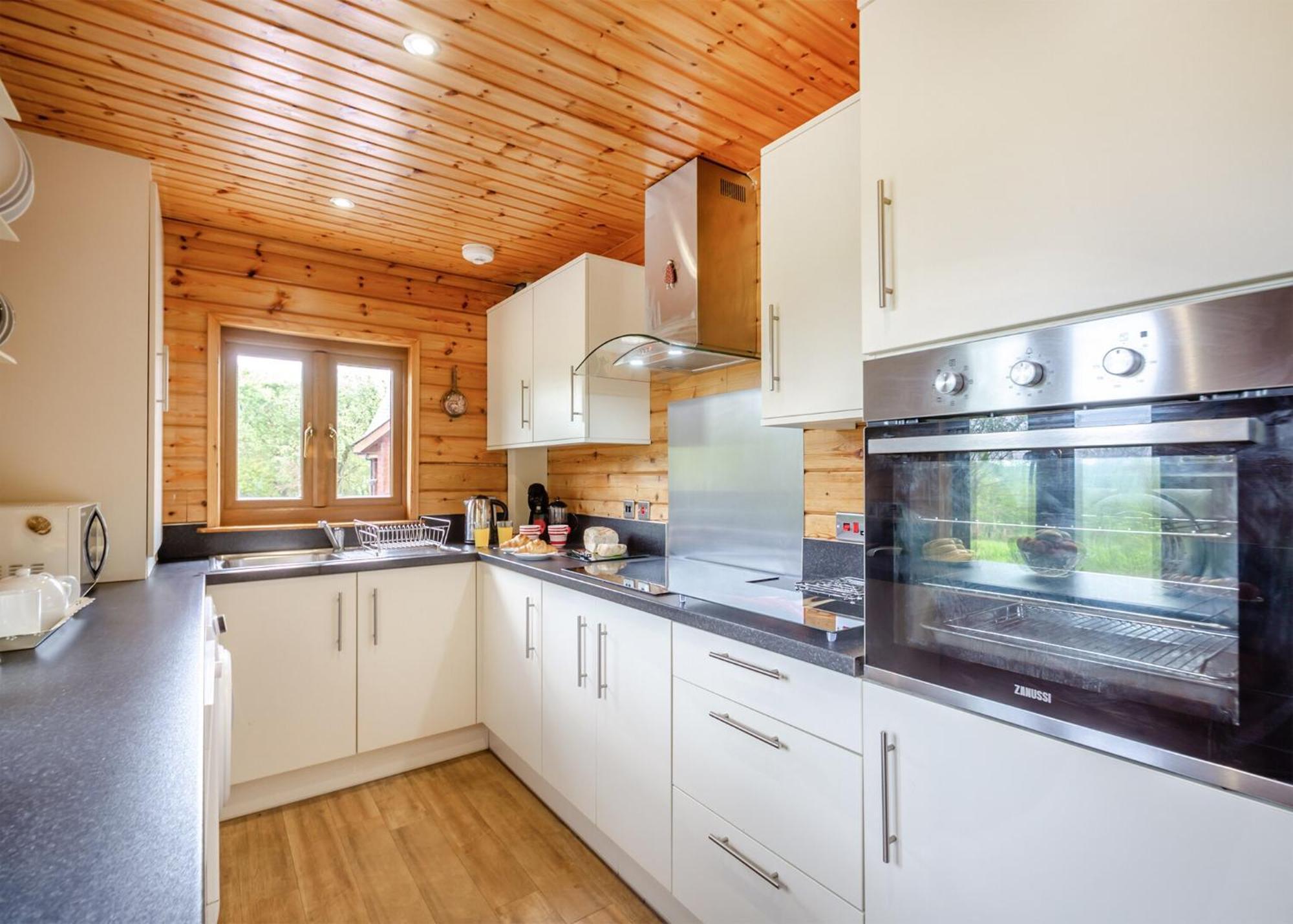 Anglesey Lakeside Lodges Menai Bridge Room photo