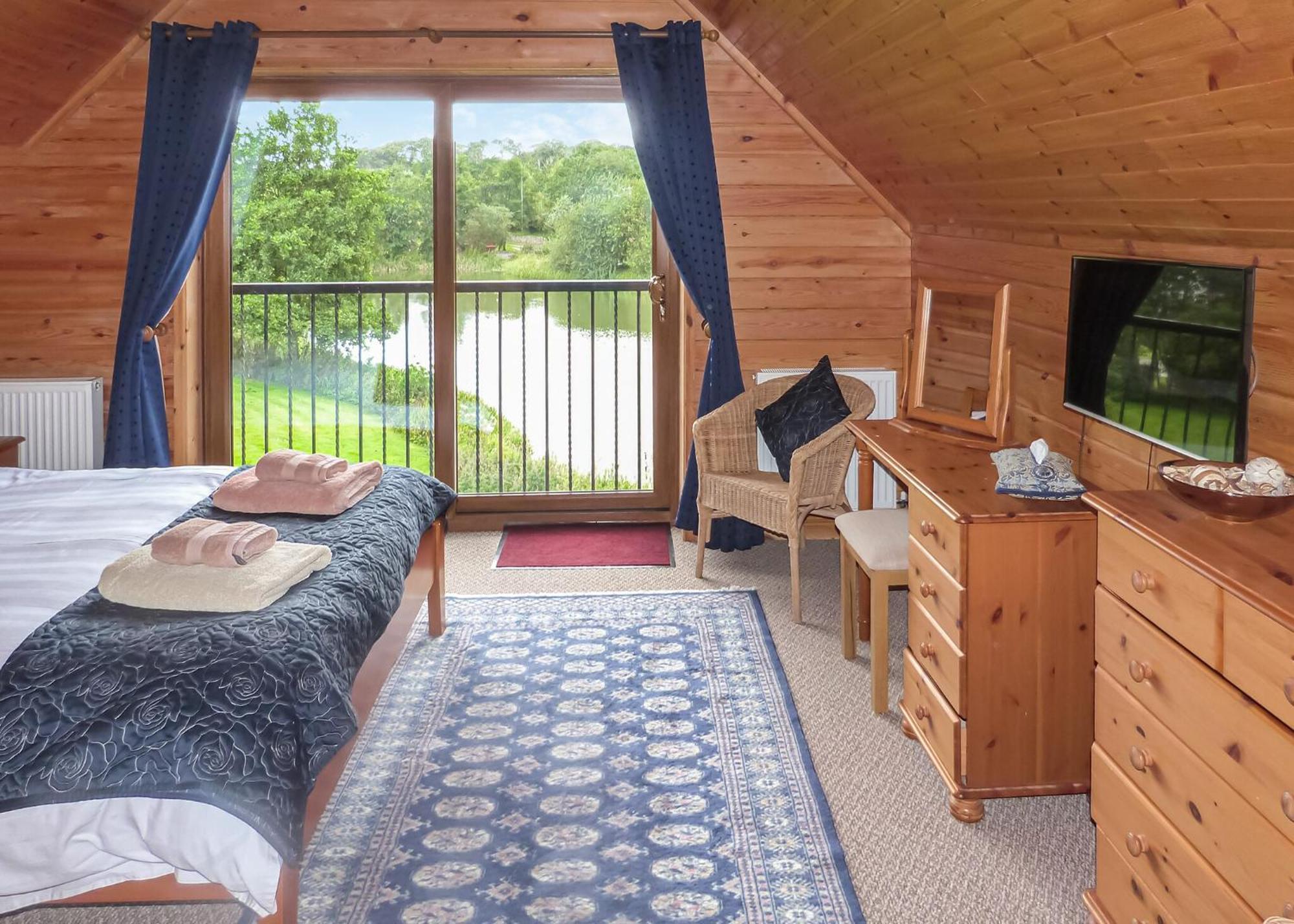 Anglesey Lakeside Lodges Menai Bridge Room photo