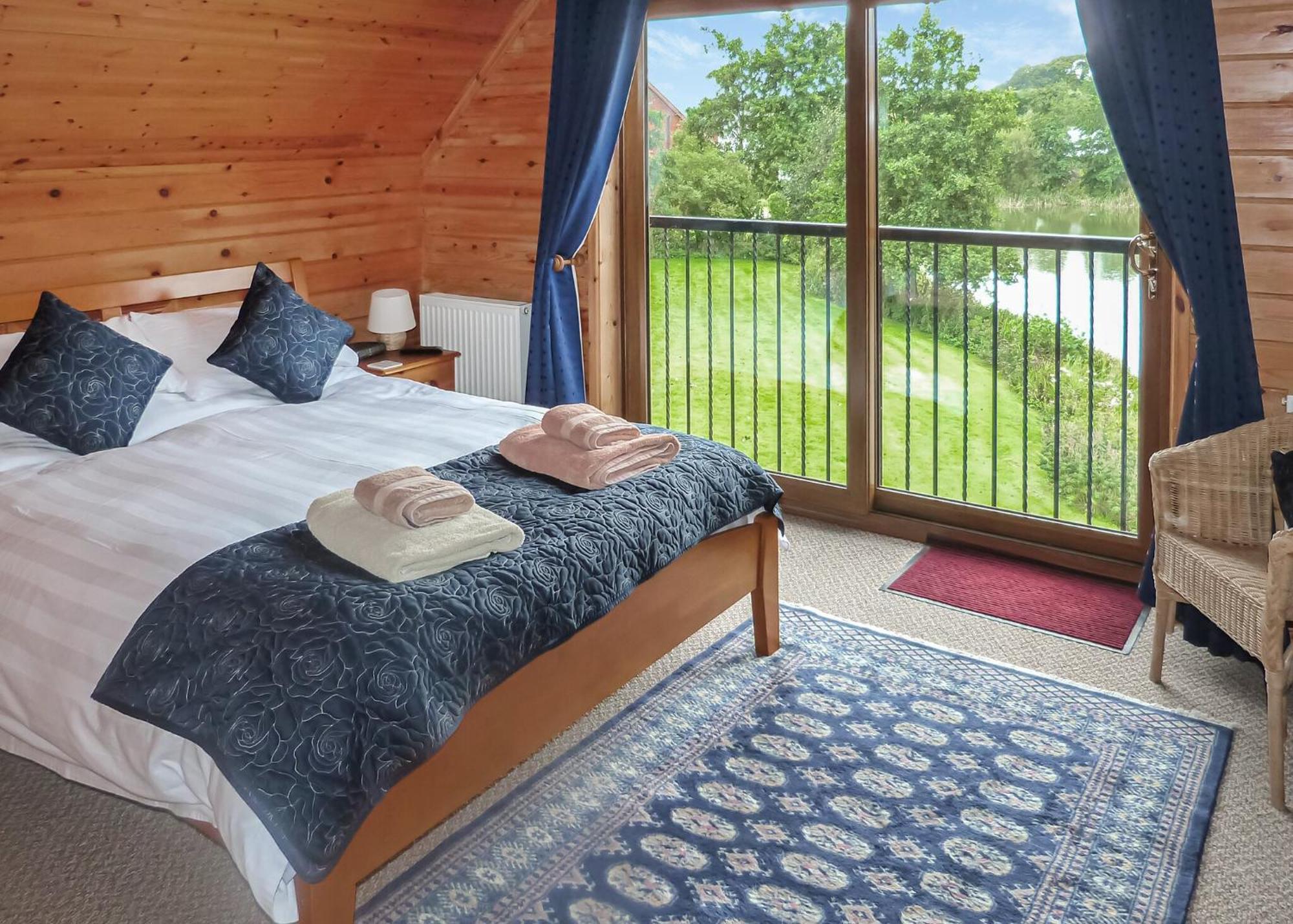 Anglesey Lakeside Lodges Menai Bridge Room photo