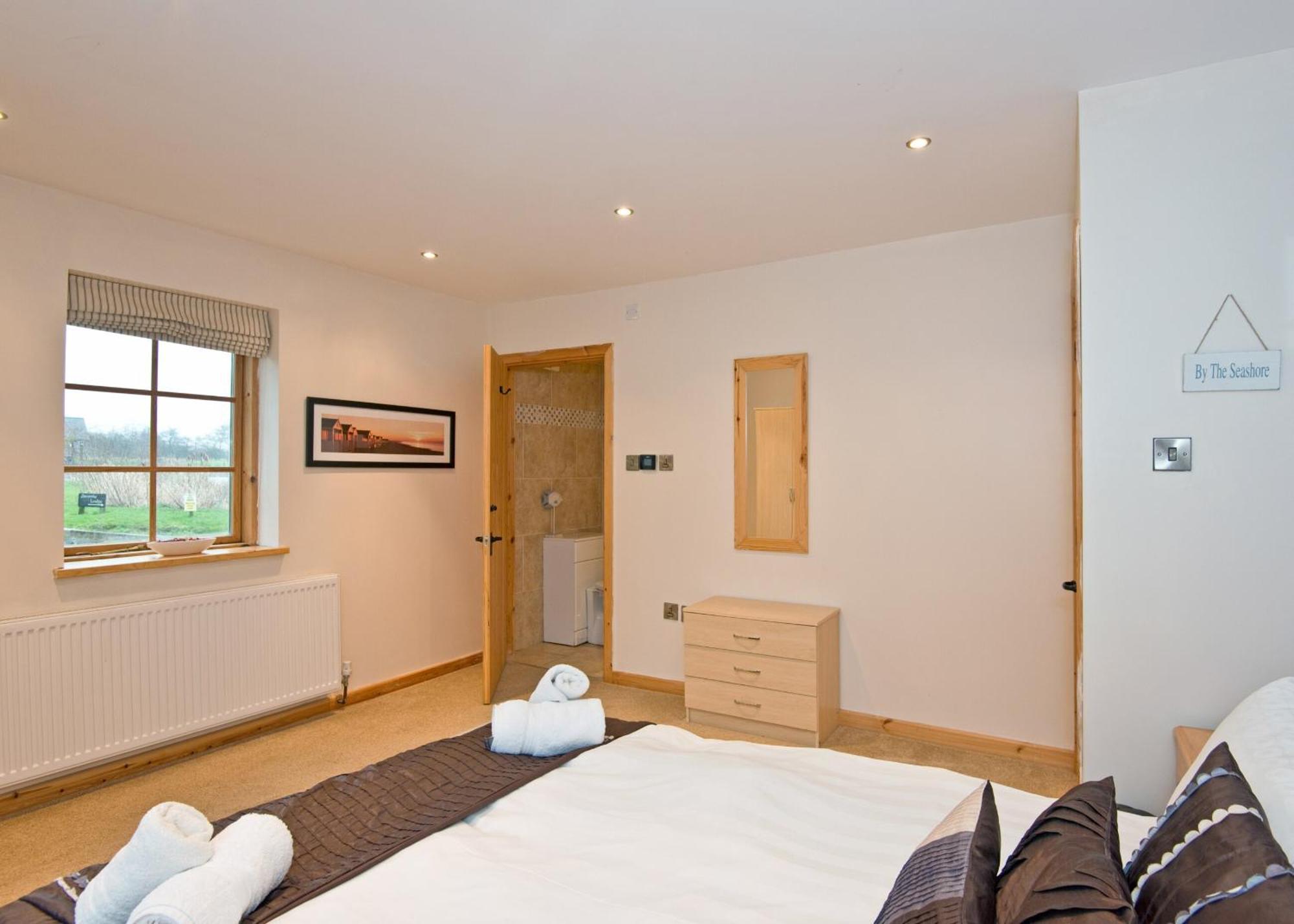 Anglesey Lakeside Lodges Menai Bridge Room photo