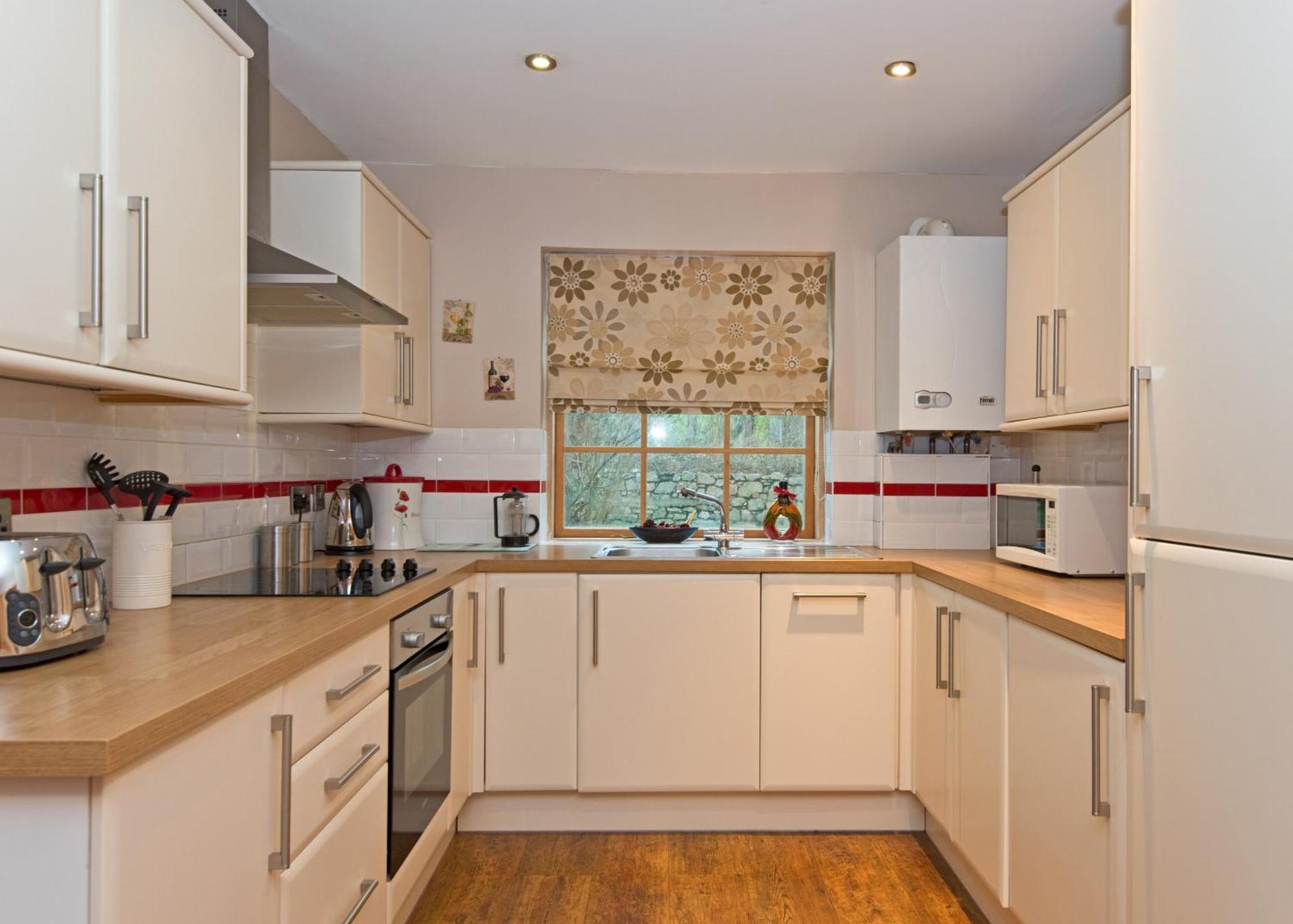 Anglesey Lakeside Lodges Menai Bridge Room photo