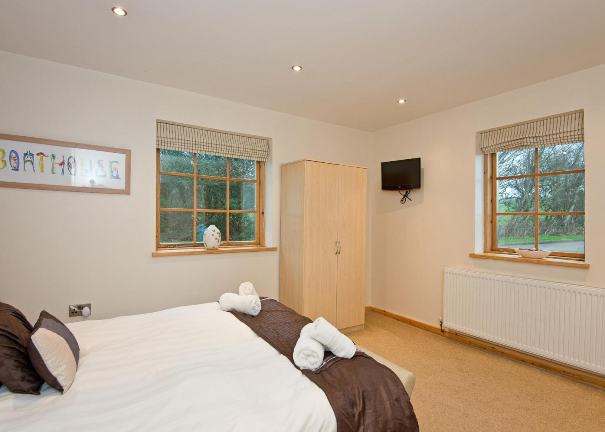 Anglesey Lakeside Lodges Menai Bridge Room photo