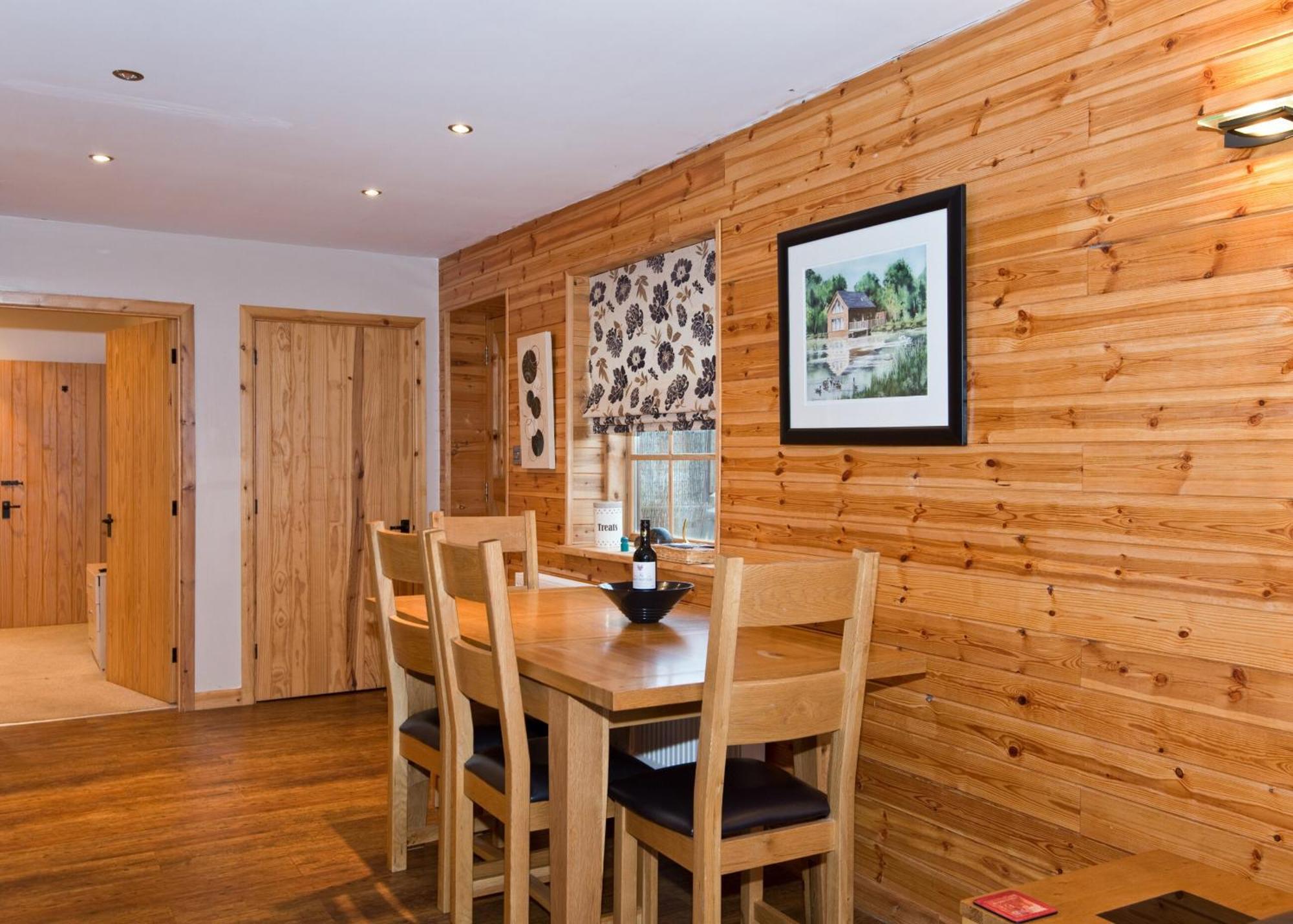 Anglesey Lakeside Lodges Menai Bridge Room photo