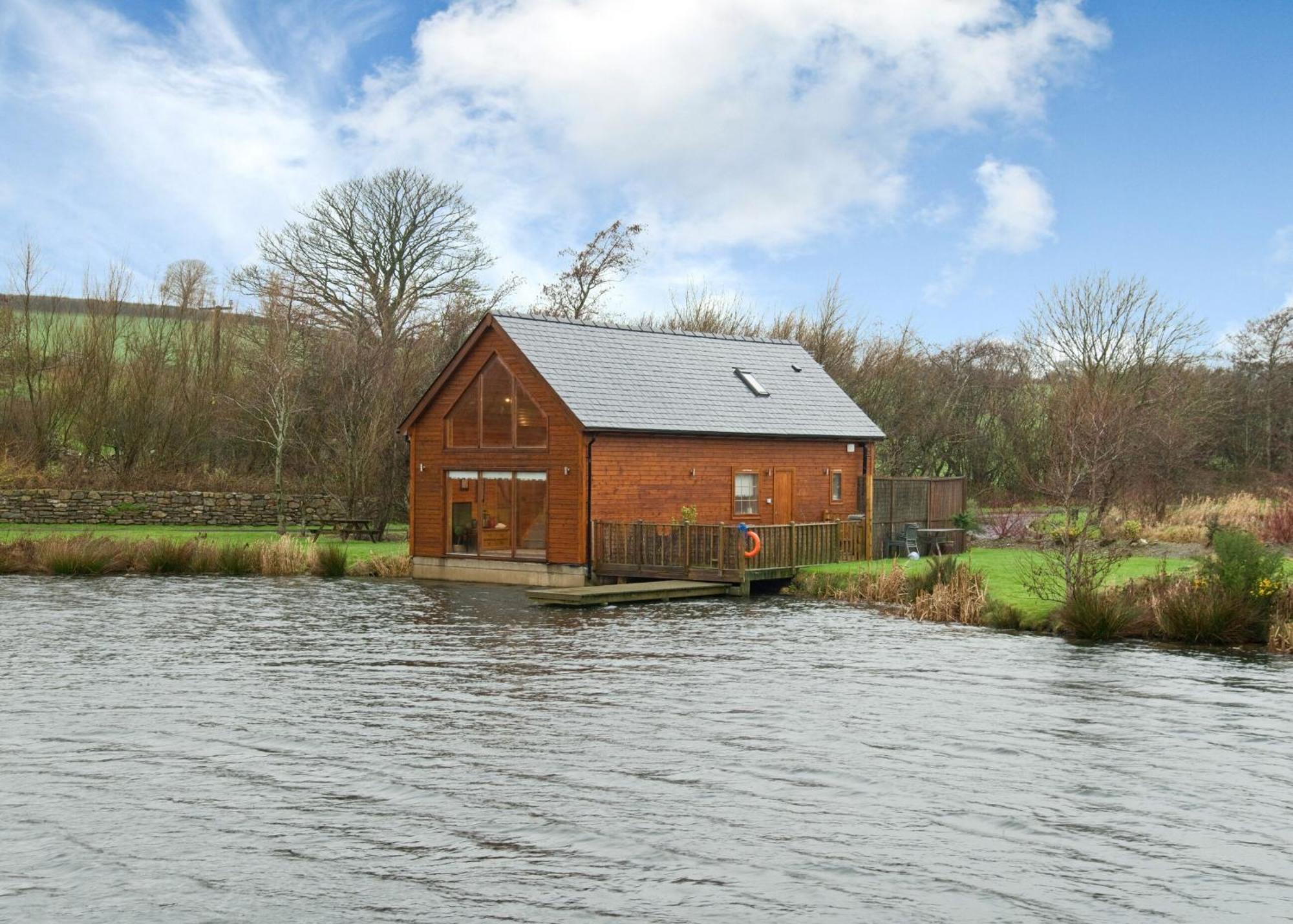 Anglesey Lakeside Lodges Menai Bridge Room photo
